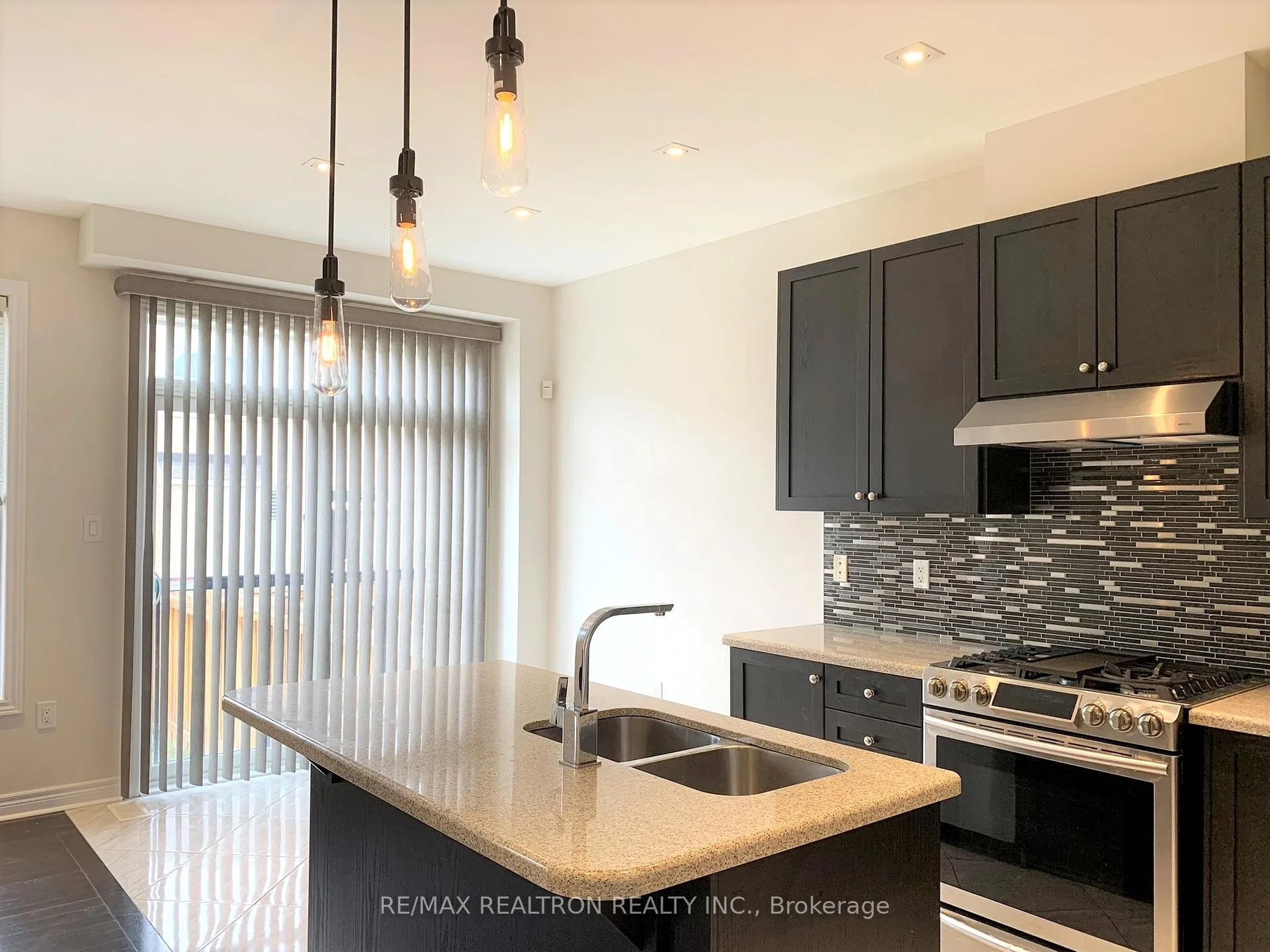 Photo 9 of 10 James Glover Drive, Markham, Berczy — HOMEH