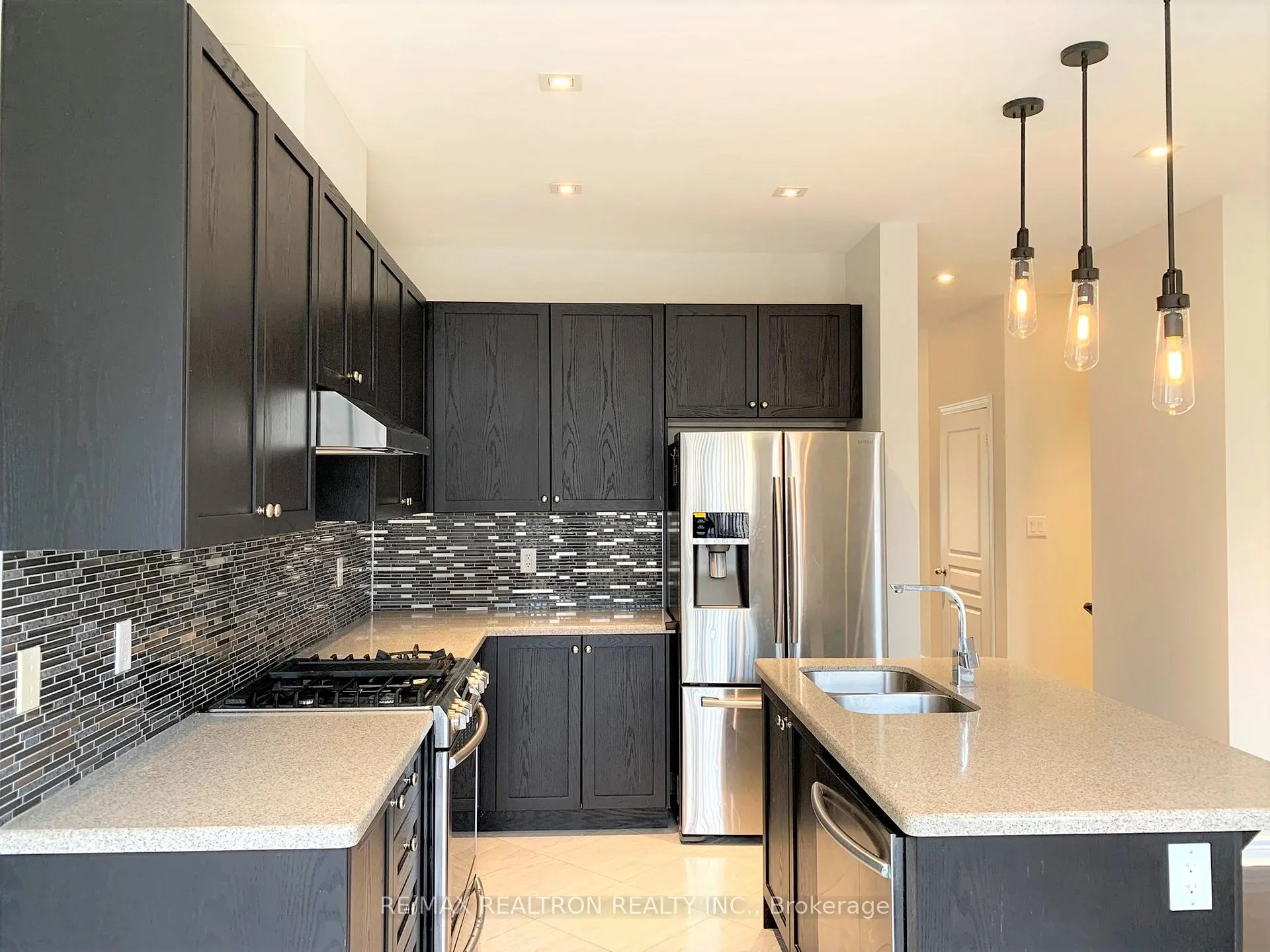Photo 11 of 10 James Glover Drive, Markham, Berczy — HOMEH