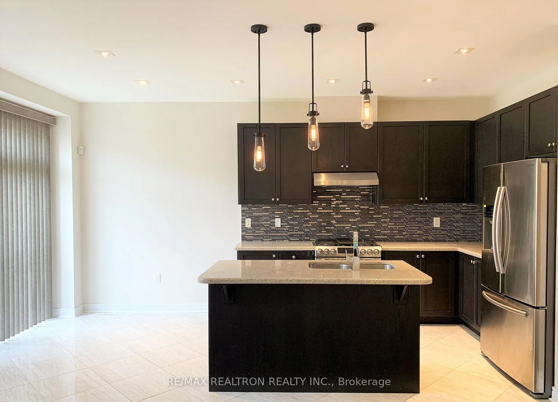 Photo 12 of 10 James Glover Drive, Markham, Berczy — HOMEH