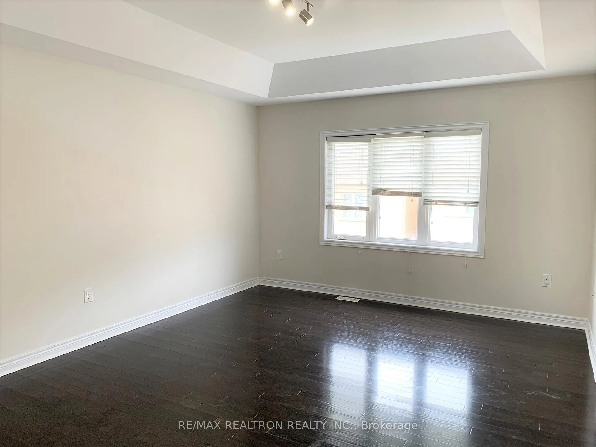 Photo 14 of 10 James Glover Drive, Markham, Berczy — HOMEH