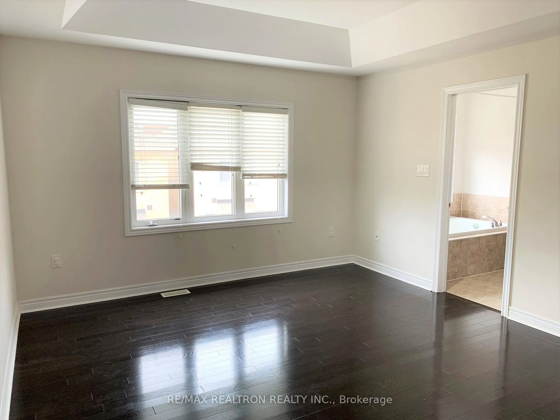 Photo 16 of 10 James Glover Drive, Markham, Berczy — HOMEH
