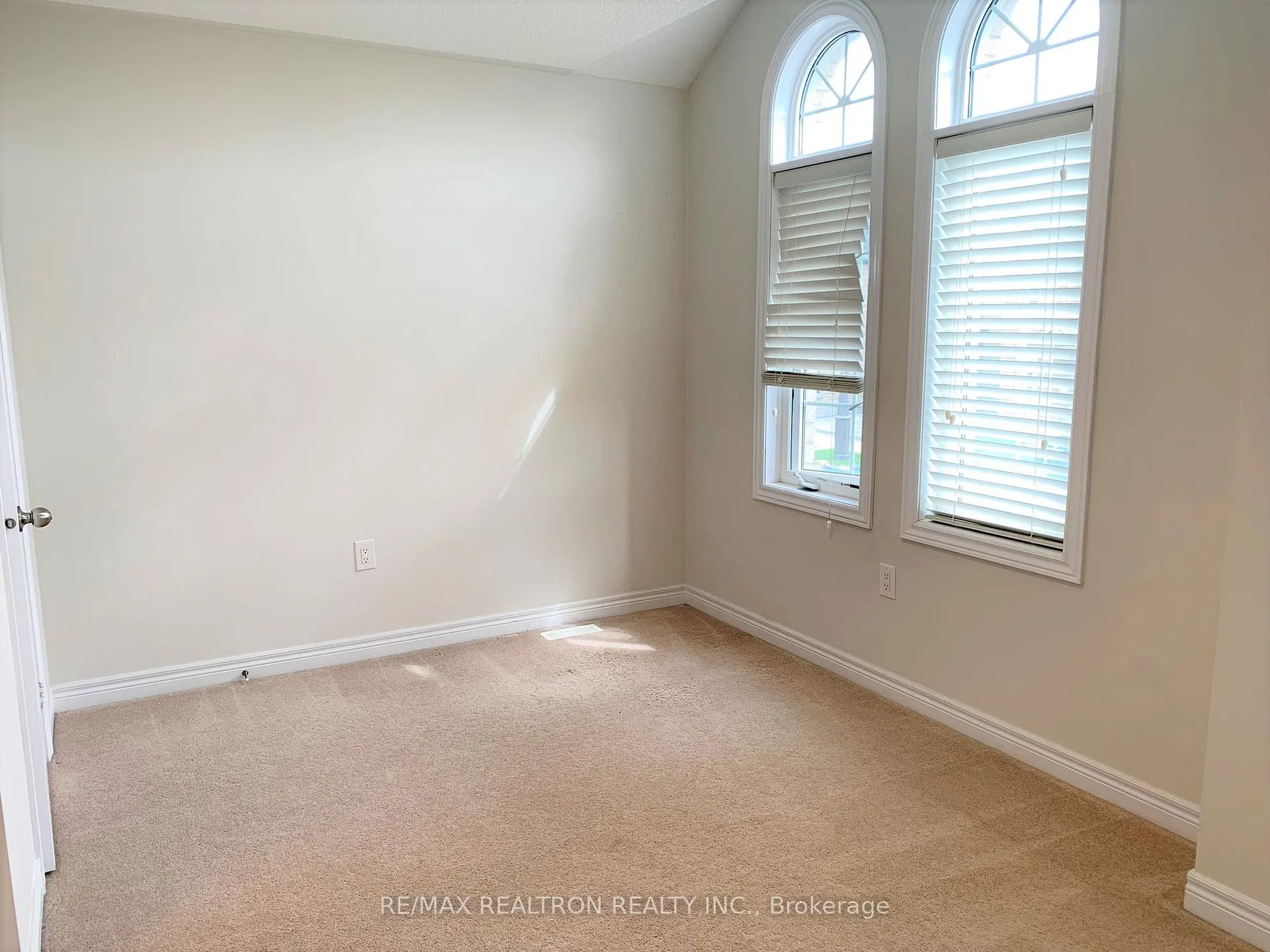 Photo 19 of 10 James Glover Drive, Markham, Berczy — HOMEH