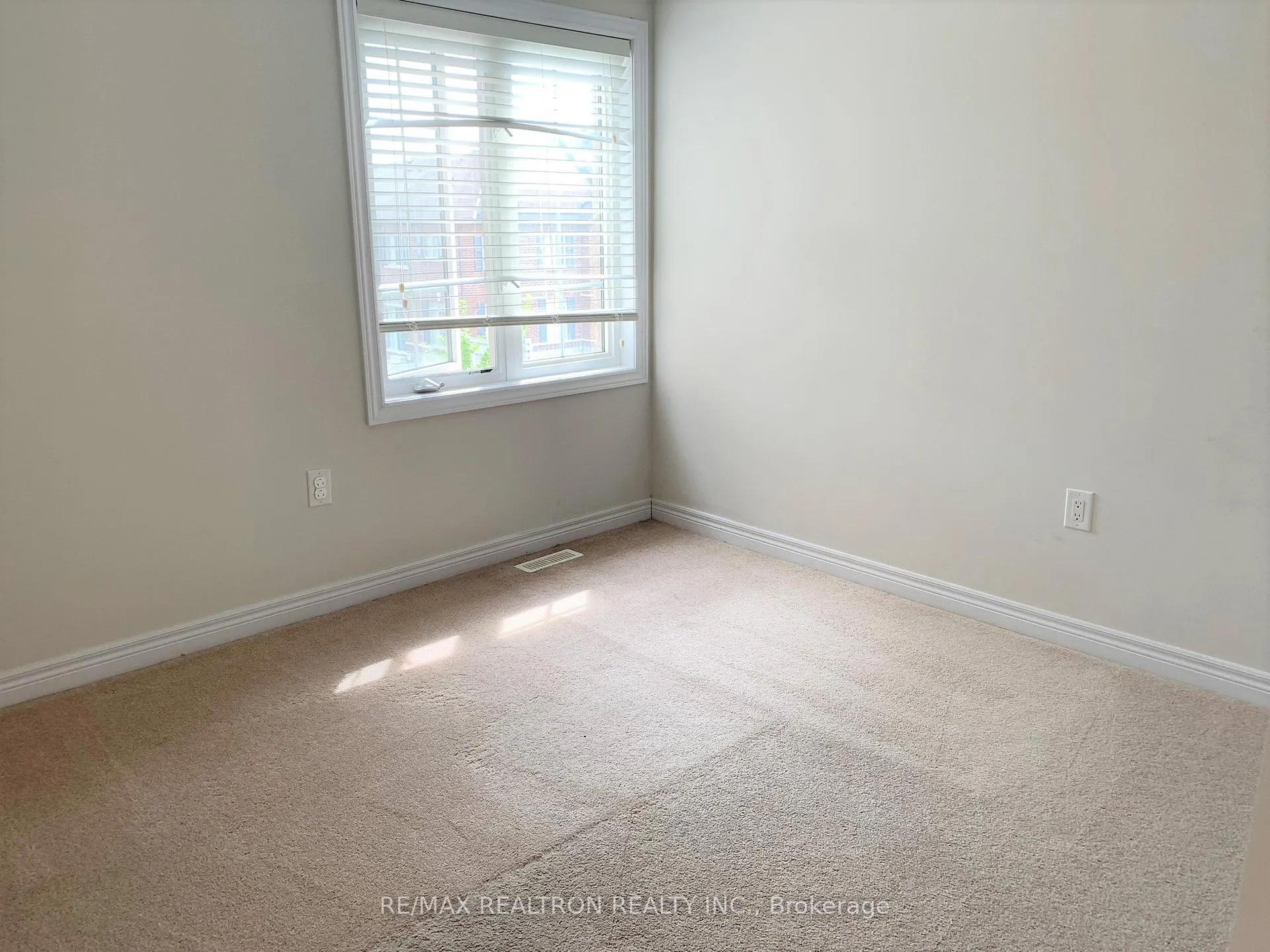 Photo 20 of 10 James Glover Drive, Markham, Berczy — HOMEH