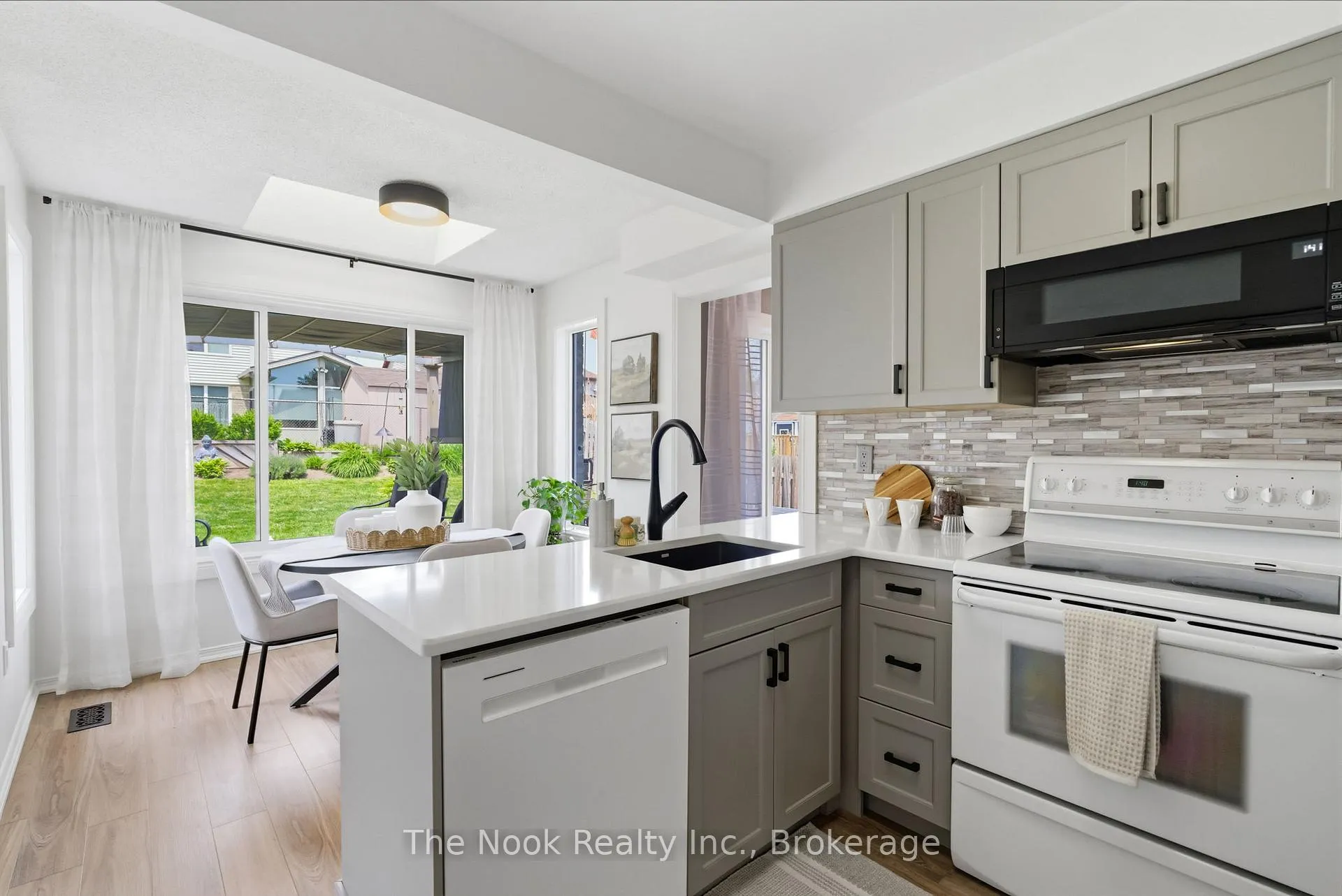 Photo 13 of 865 Lochness Crescent, Oshawa, McLaughlin — HOMEH