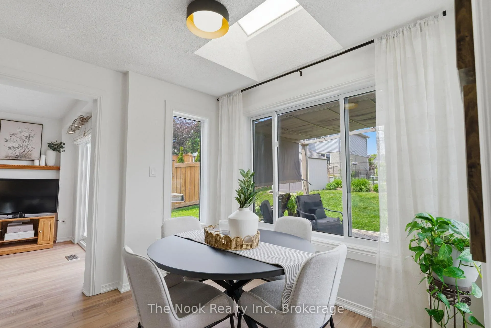 Photo 17 of 865 Lochness Crescent, Oshawa, McLaughlin — HOMEH
