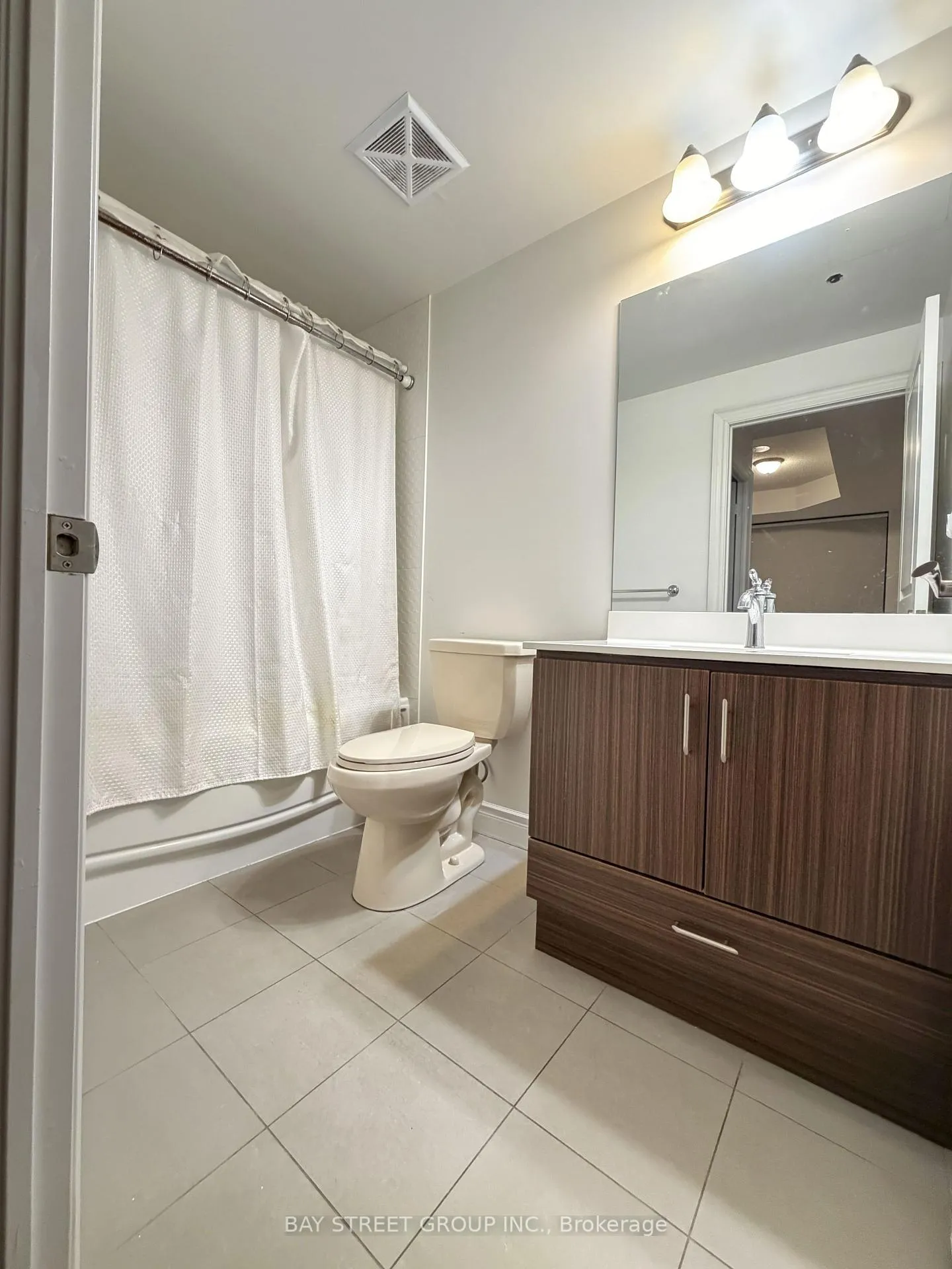 Photo 7 of Unit 601, 38 Cedarland Drive, Markham, Unionville — HOMEH