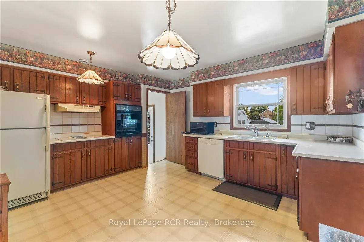 Photo 9 of 744 Arthur Street, West Grey — HOMEH