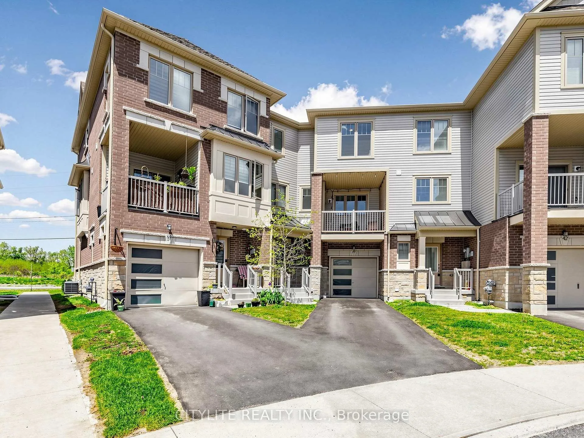 Front of 38 Ambereen Place