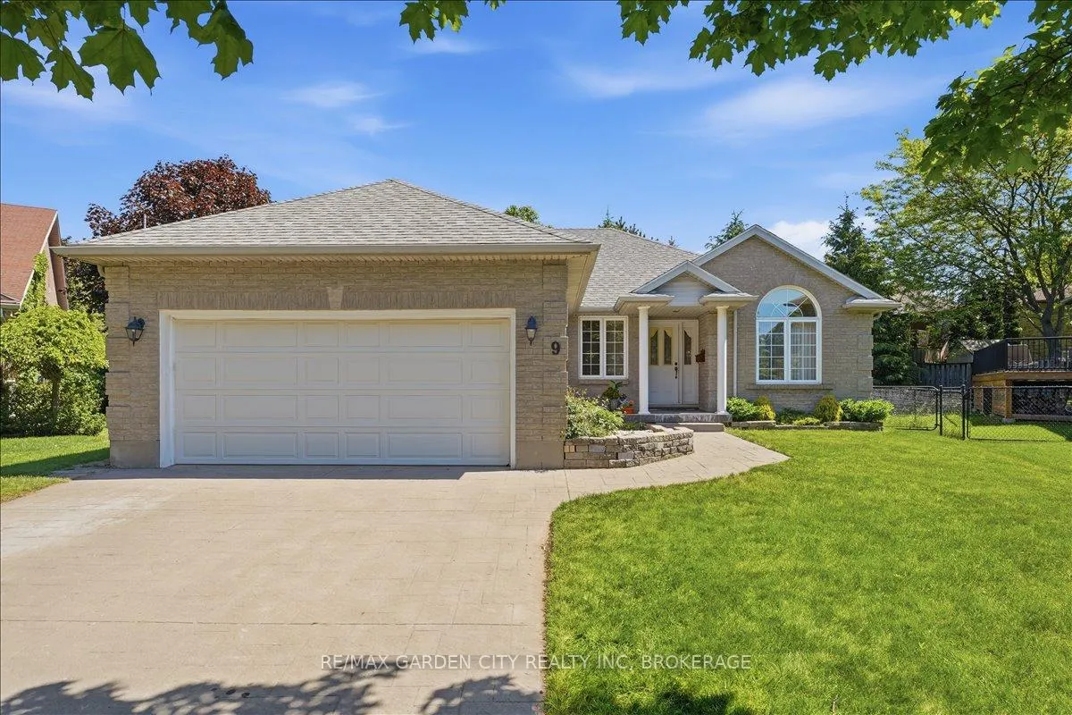 Photo 1 of 9 Evelyn Court, Pelham, Fonthill — HOMEH