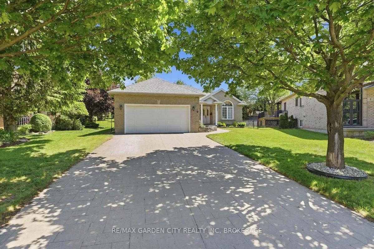Photo 3 of 9 Evelyn Court, Pelham, Fonthill — HOMEH