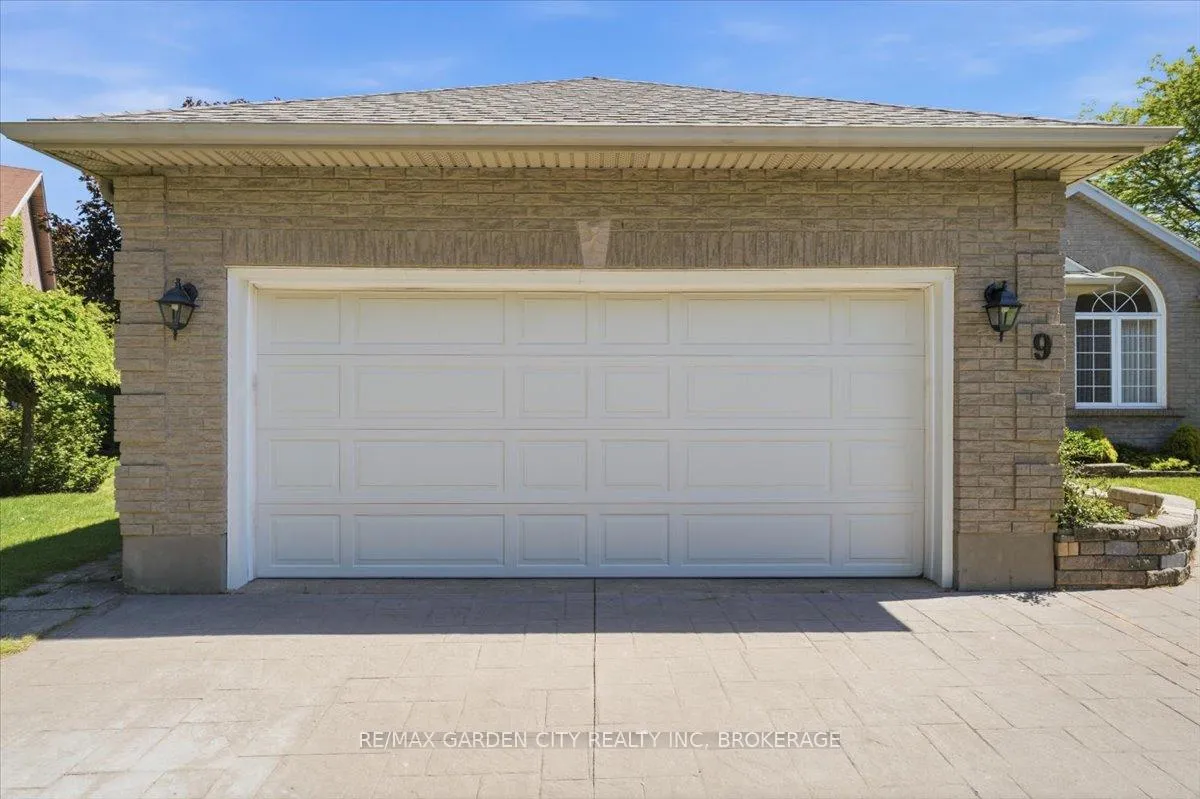 Photo 4 of 9 Evelyn Court, Pelham, Fonthill — HOMEH