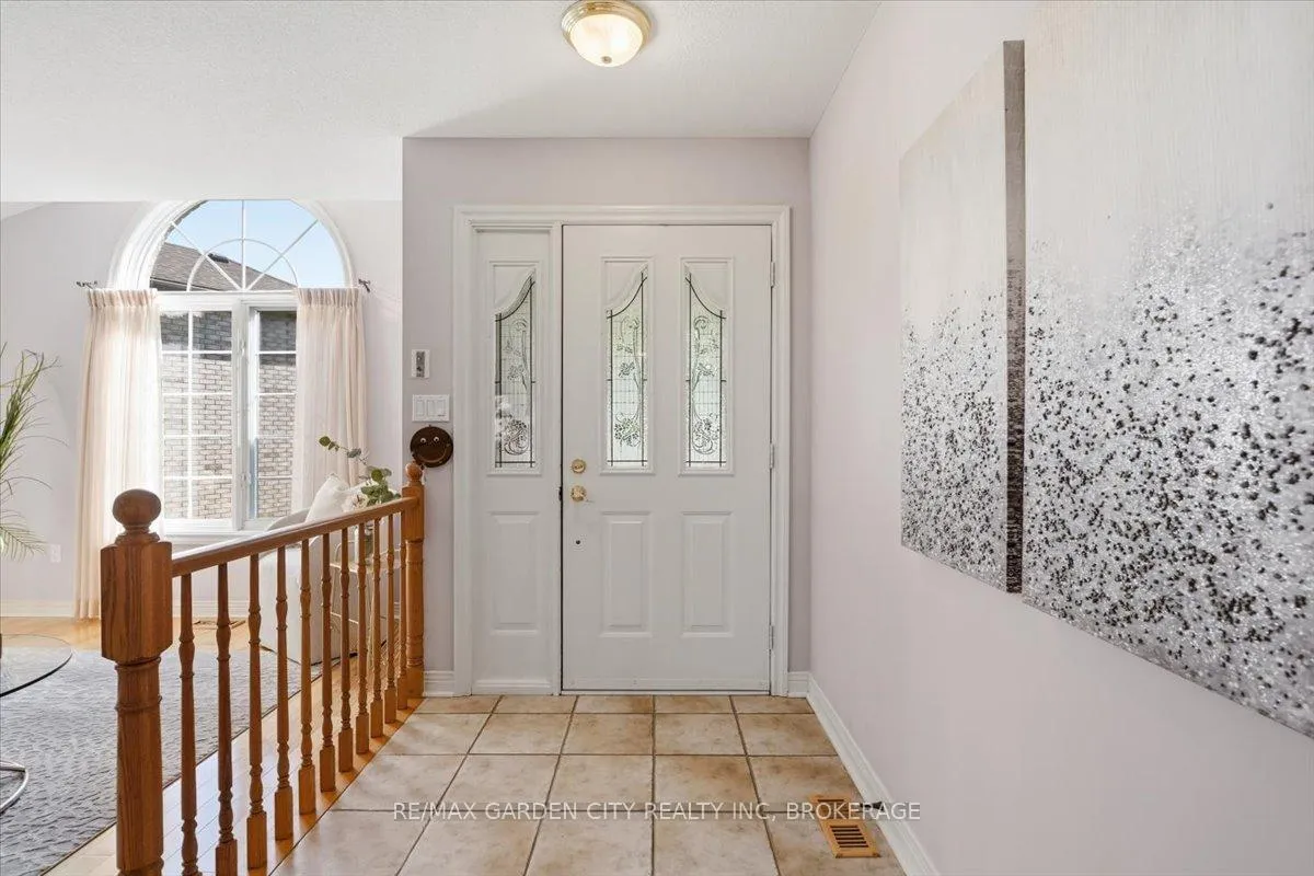 Photo 6 of 9 Evelyn Court, Pelham, Fonthill — HOMEH