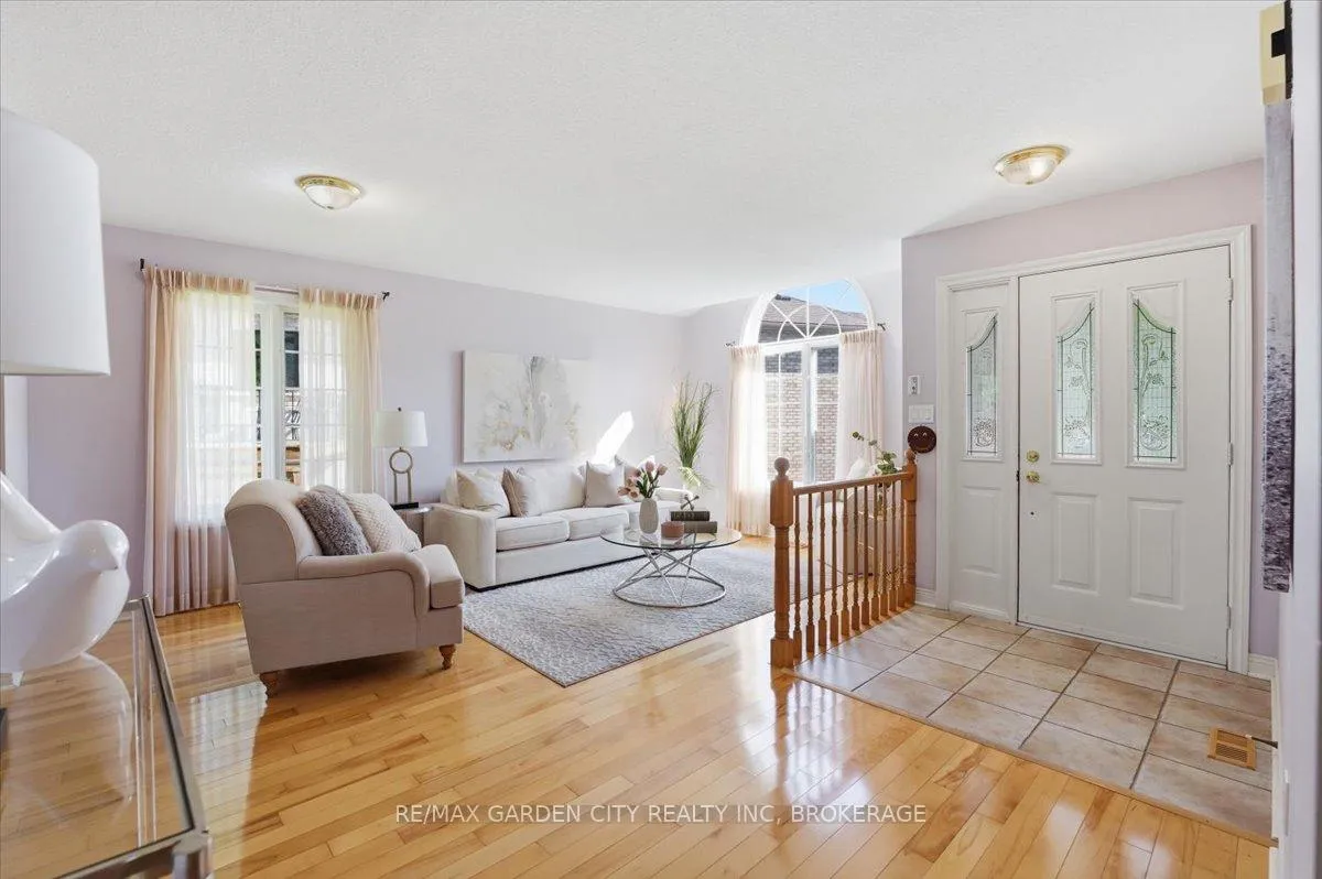Photo 7 of 9 Evelyn Court, Pelham, Fonthill — HOMEH