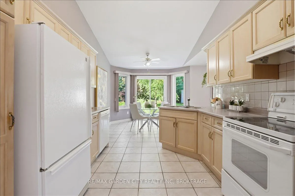 Photo 10 of 9 Evelyn Court, Pelham, Fonthill — HOMEH