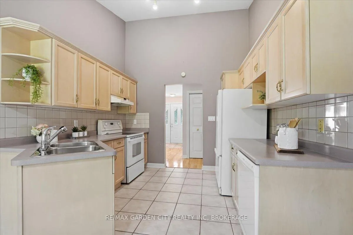 Photo 13 of 9 Evelyn Court, Pelham, Fonthill — HOMEH