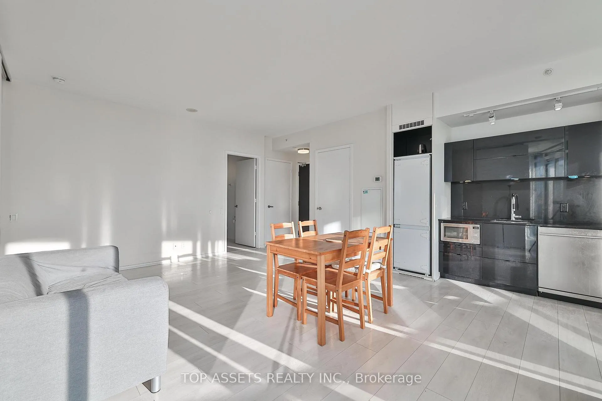 Photo 8 of Unit 602, 125 Peter Street, Toronto, Waterfront Communities — HOMEH