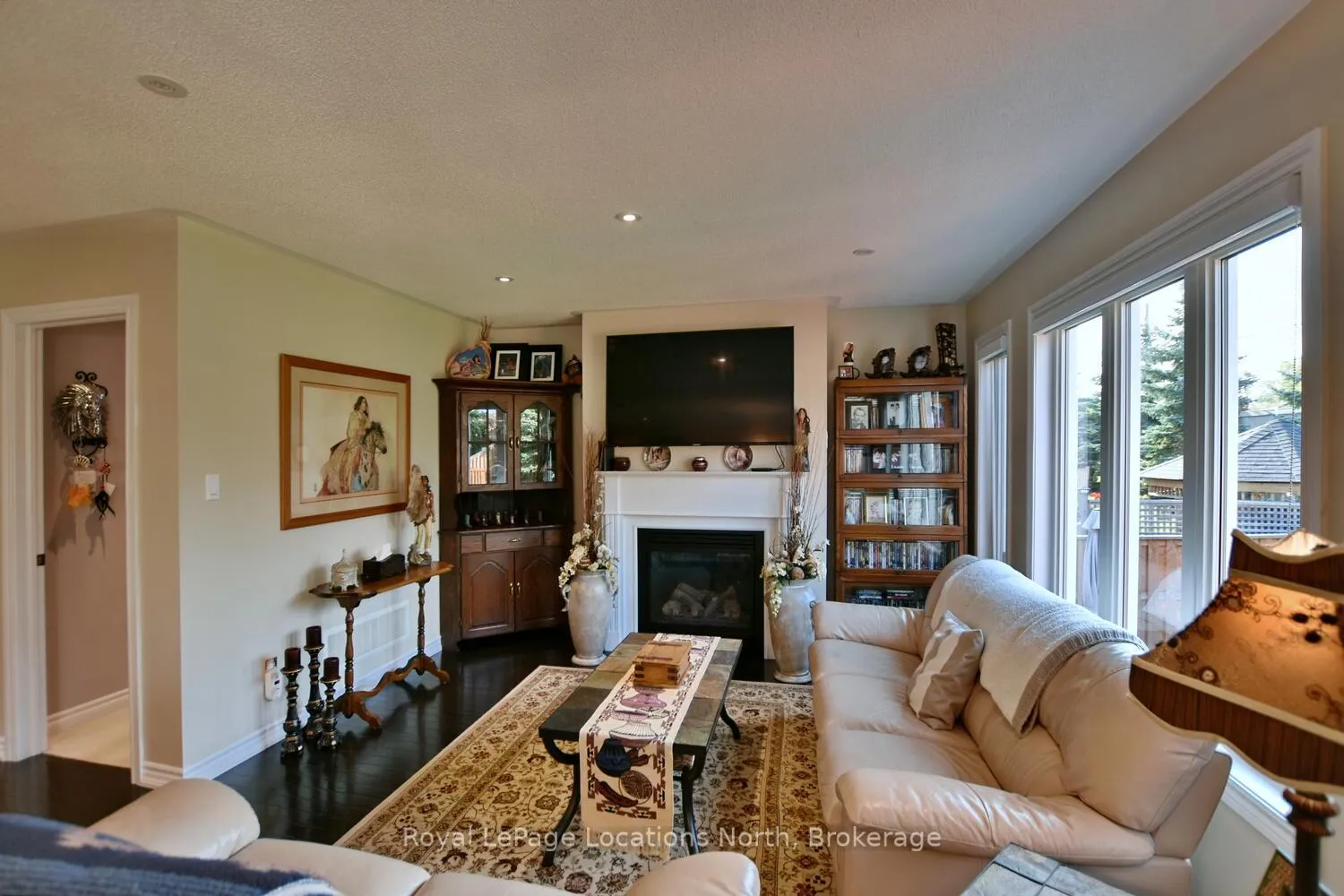 Photo 16 of 26 Starboard Circle, Wasaga Beach — HOMEH