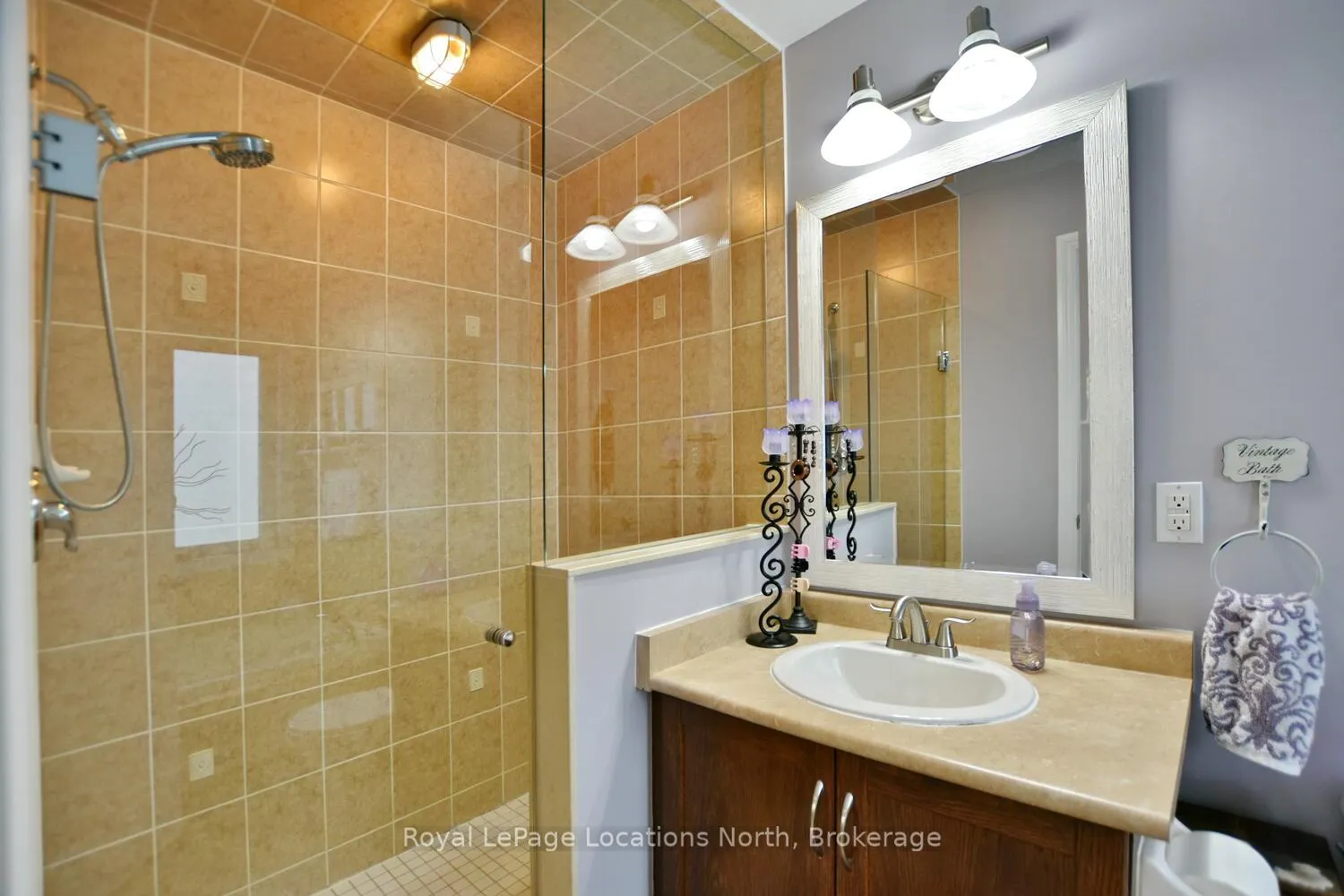 Photo 20 of 26 Starboard Circle, Wasaga Beach — HOMEH