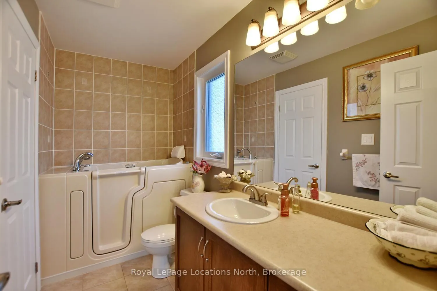 Photo 24 of 26 Starboard Circle, Wasaga Beach — HOMEH