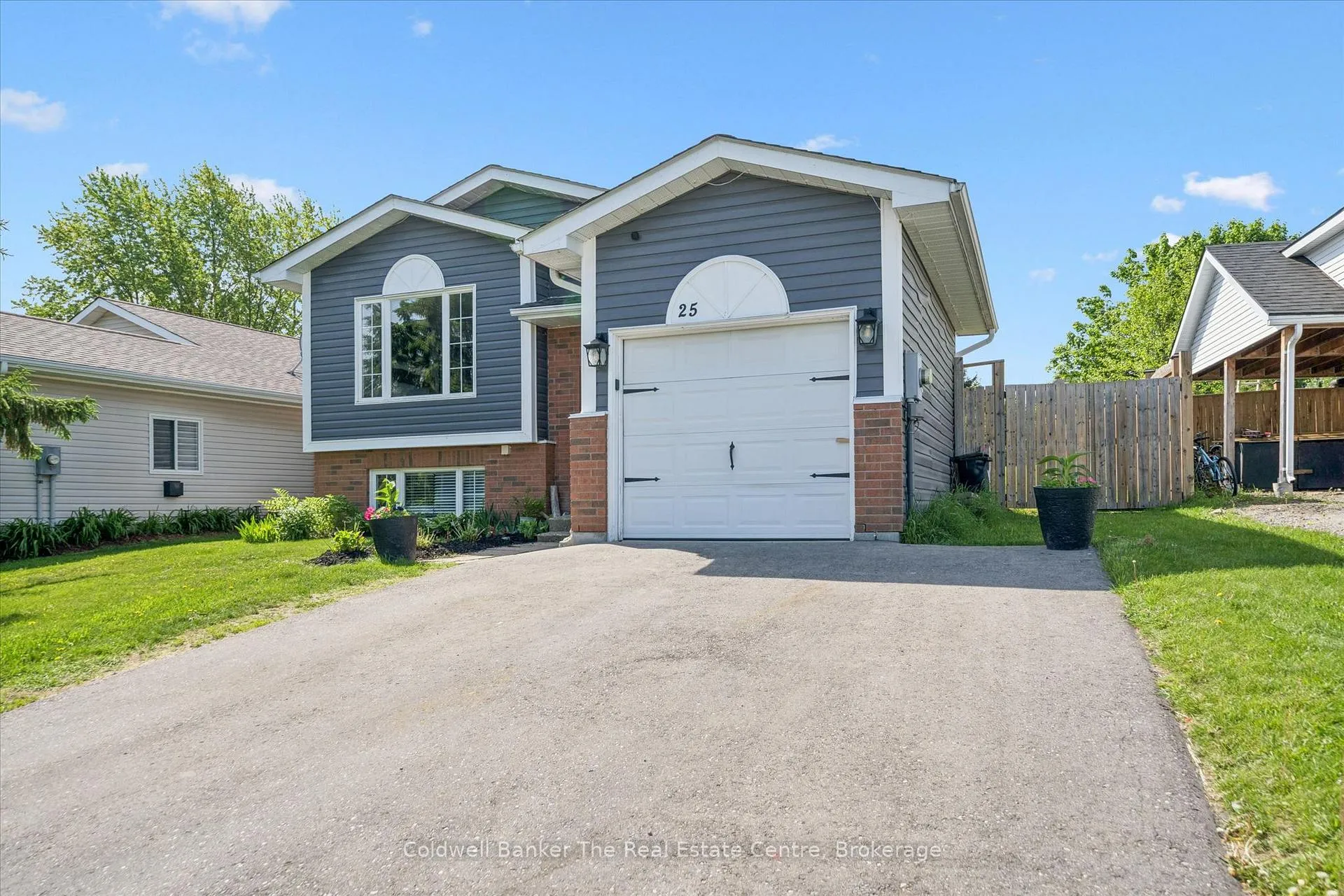 Photo 2 of 25 Lankin Avenue, Bracebridge, Monck (Bracebridge) — HOMEH