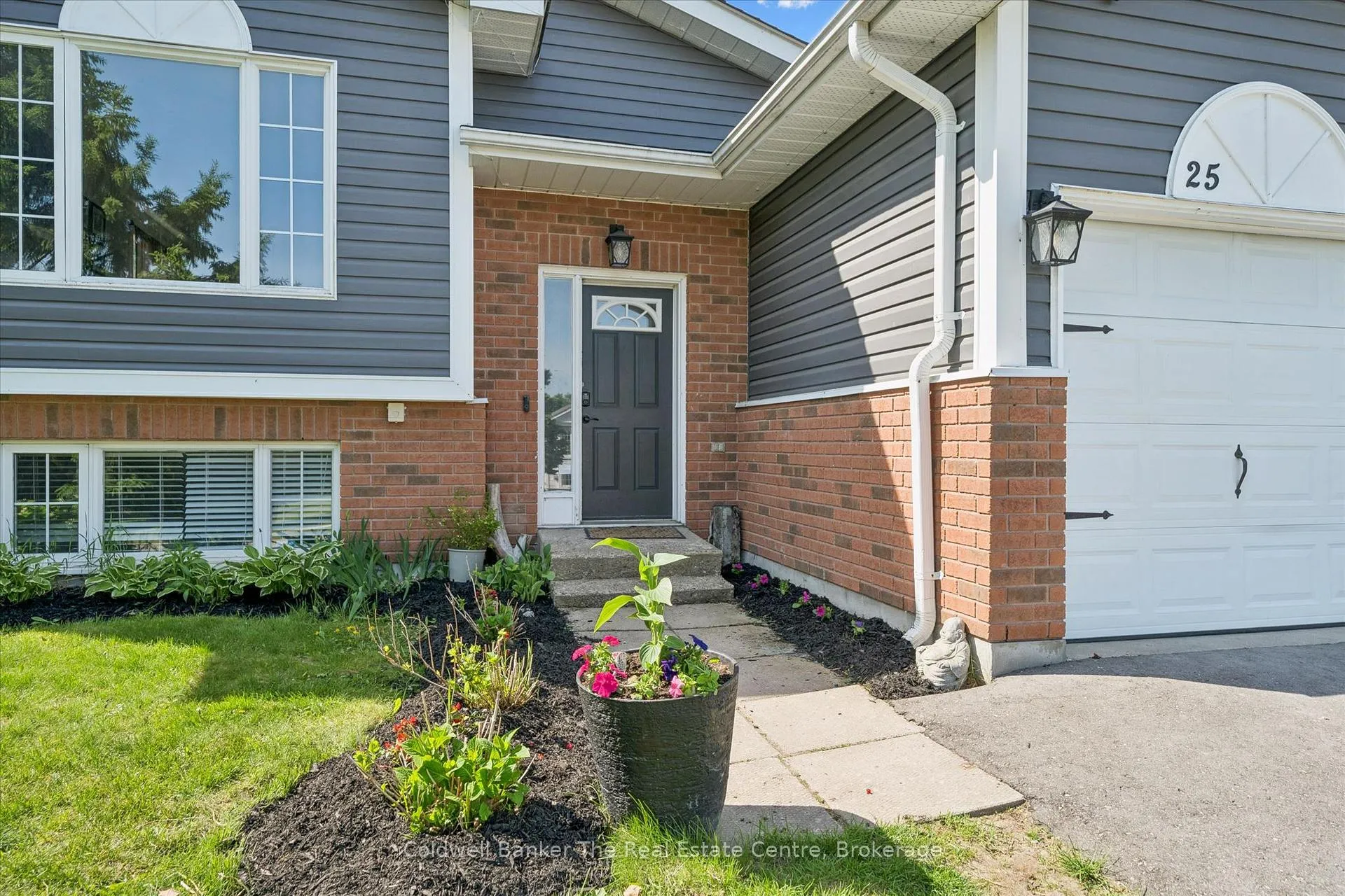 Photo 3 of 25 Lankin Avenue, Bracebridge, Monck (Bracebridge) — HOMEH