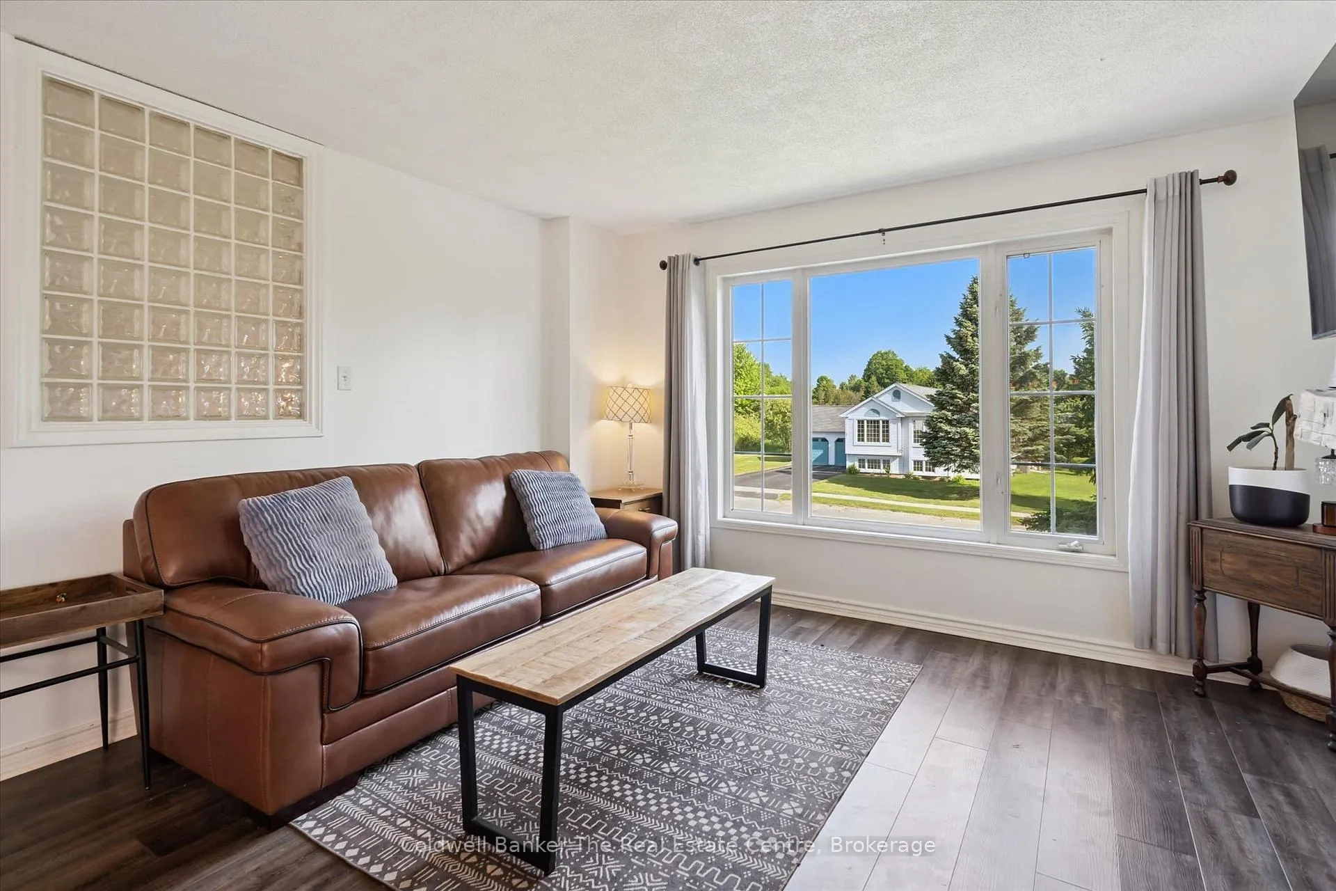 Photo 6 of 25 Lankin Avenue, Bracebridge, Monck (Bracebridge) — HOMEH