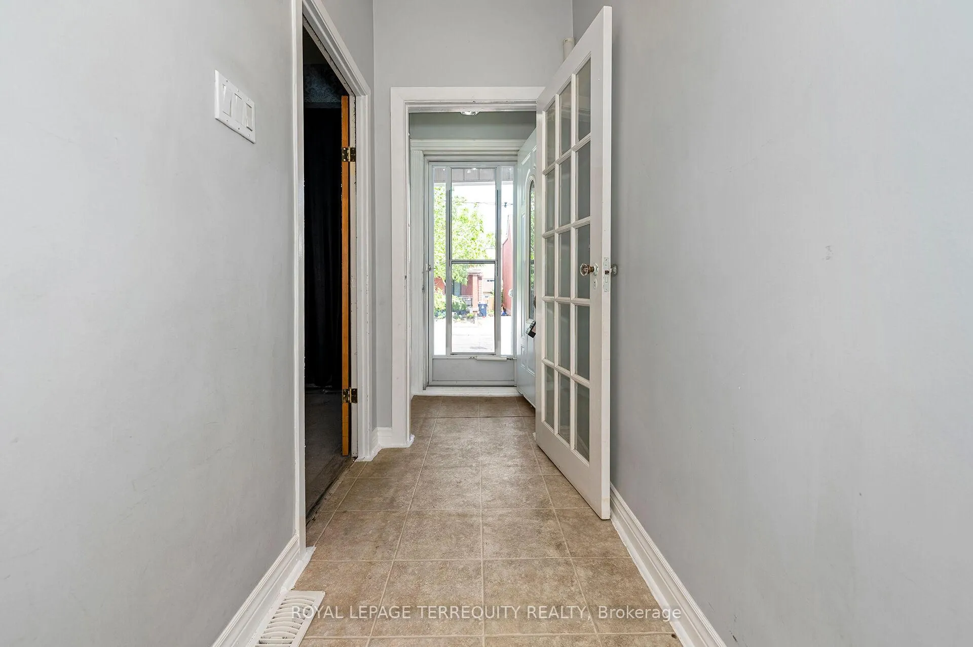 Photo 5 of 54 St Clair Gardens, Toronto, Corso Italia-Davenport — HOMEH