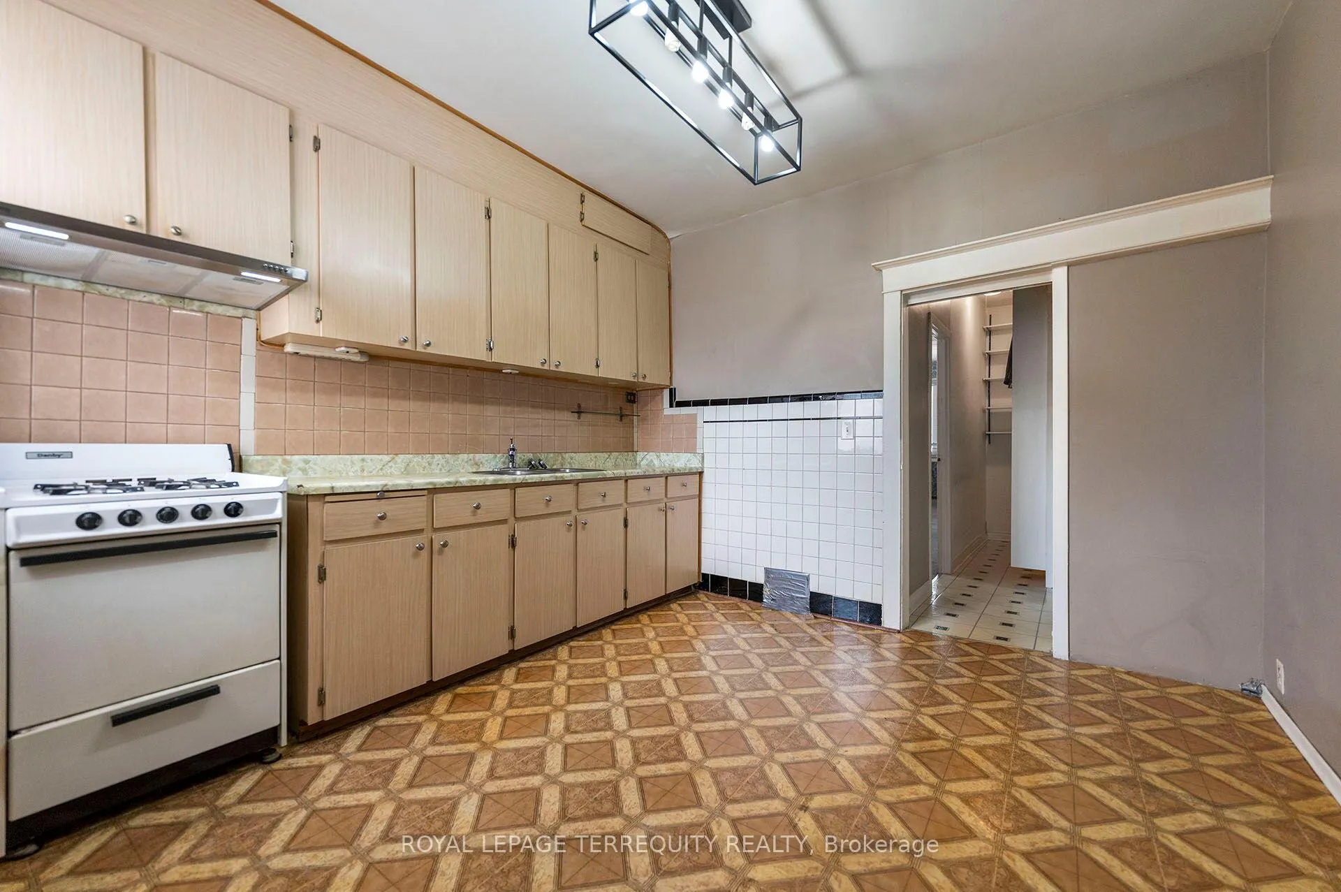 Photo 10 of 54 St Clair Gardens, Toronto, Corso Italia-Davenport — HOMEH