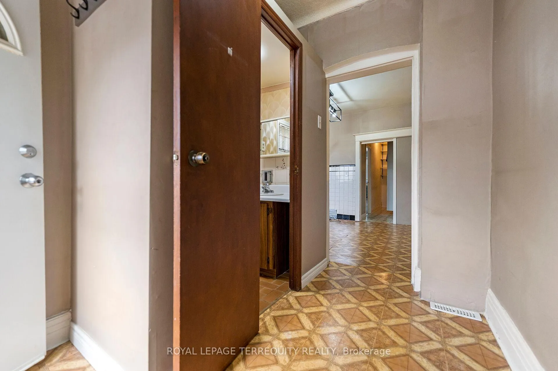 Photo 15 of 54 St Clair Gardens, Toronto, Corso Italia-Davenport — HOMEH