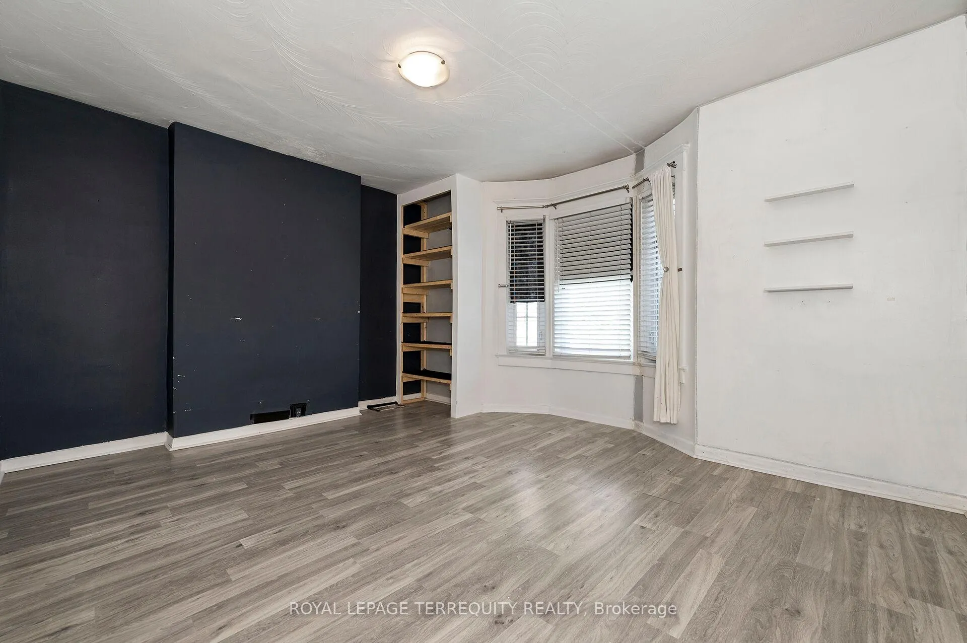 Photo 24 of 54 St Clair Gardens, Toronto, Corso Italia-Davenport — HOMEH