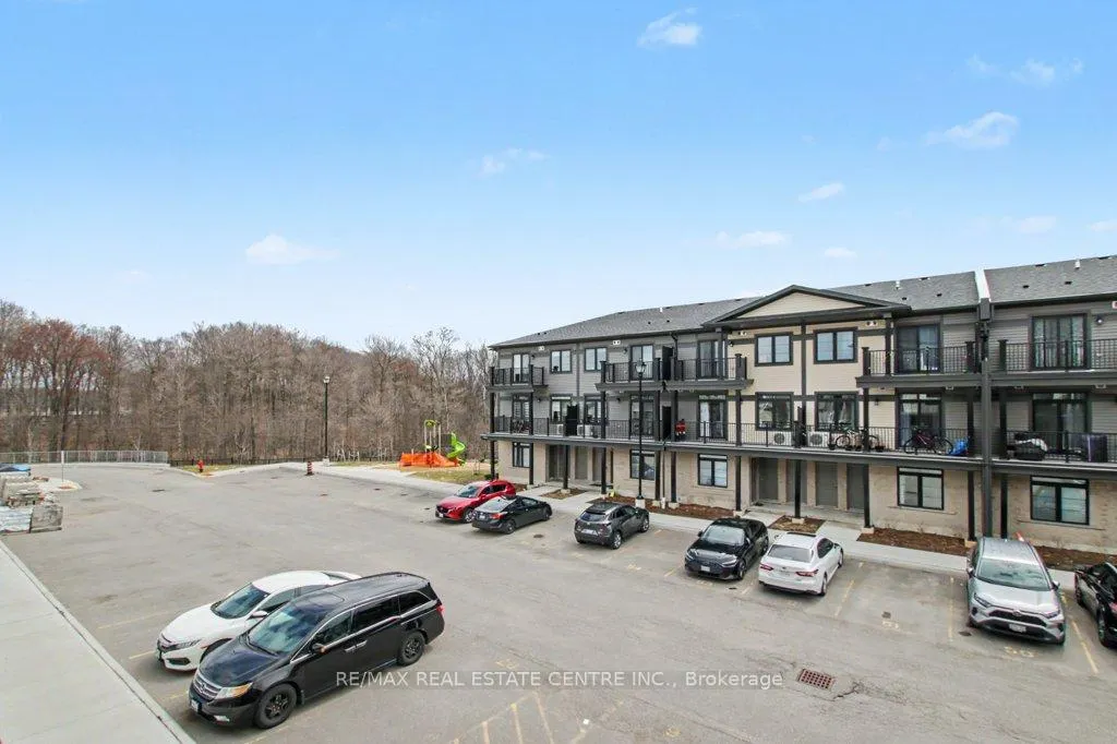 Photo 12 of 53 Lomond Lane, Kitchener, Civic Centre — HOMEH