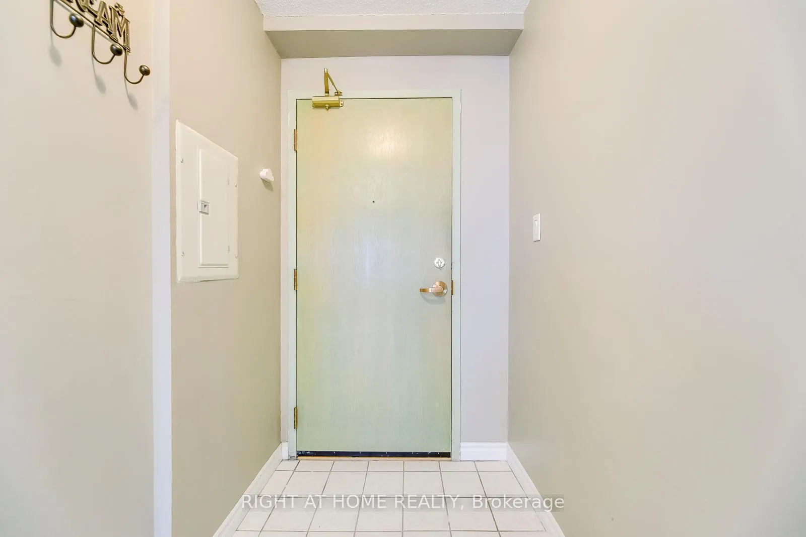 Photo 4 of Unit 805, 10 Dayspring Circle, Brampton, Goreway Drive Corridor — HOMEH