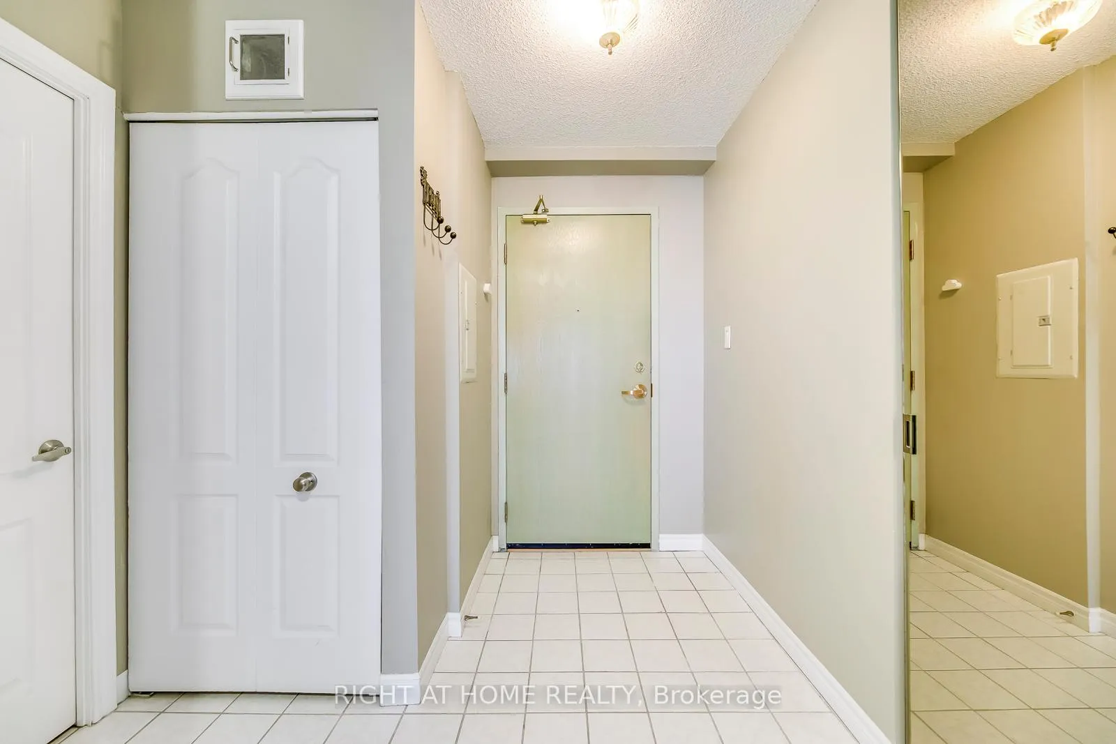 Photo 5 of Unit 805, 10 Dayspring Circle, Brampton, Goreway Drive Corridor — HOMEH