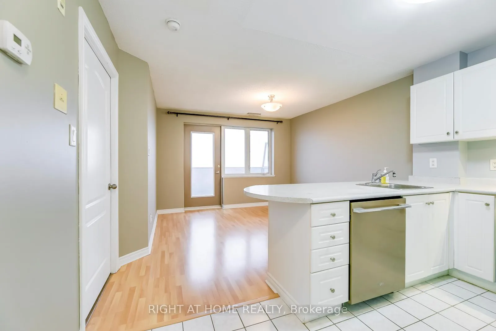 Photo 6 of Unit 805, 10 Dayspring Circle, Brampton, Goreway Drive Corridor — HOMEH