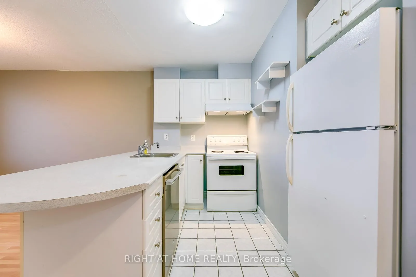 Photo 7 of Unit 805, 10 Dayspring Circle, Brampton, Goreway Drive Corridor — HOMEH