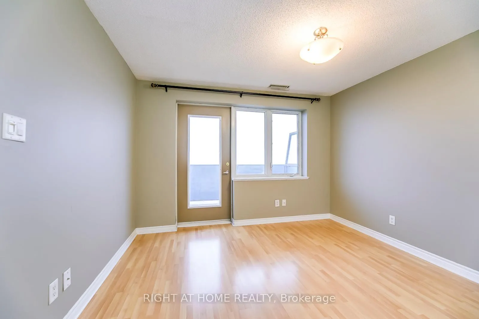 Photo 11 of Unit 805, 10 Dayspring Circle, Brampton, Goreway Drive Corridor — HOMEH