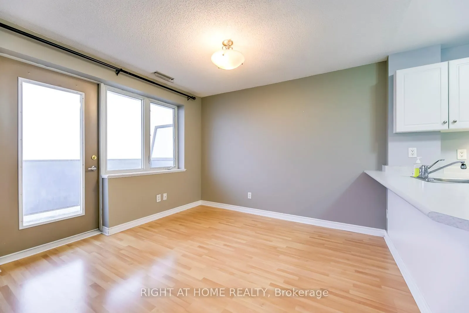 Photo 12 of Unit 805, 10 Dayspring Circle, Brampton, Goreway Drive Corridor — HOMEH