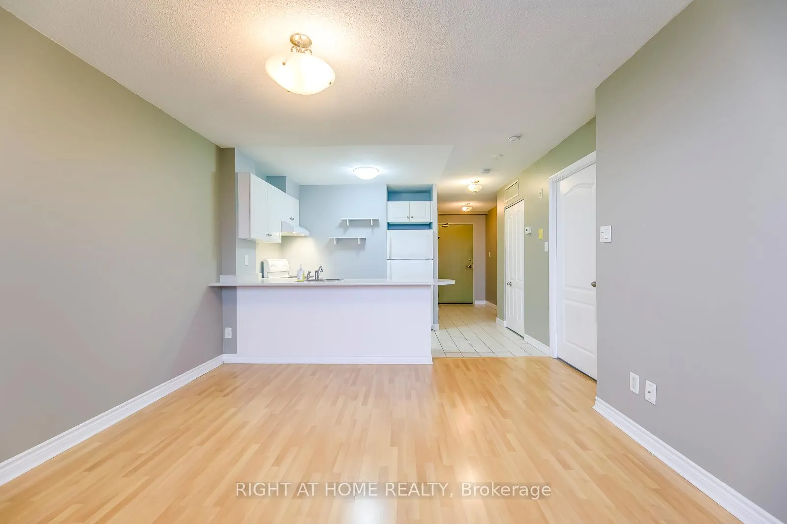 Photo 13 of Unit 805, 10 Dayspring Circle, Brampton, Goreway Drive Corridor — HOMEH