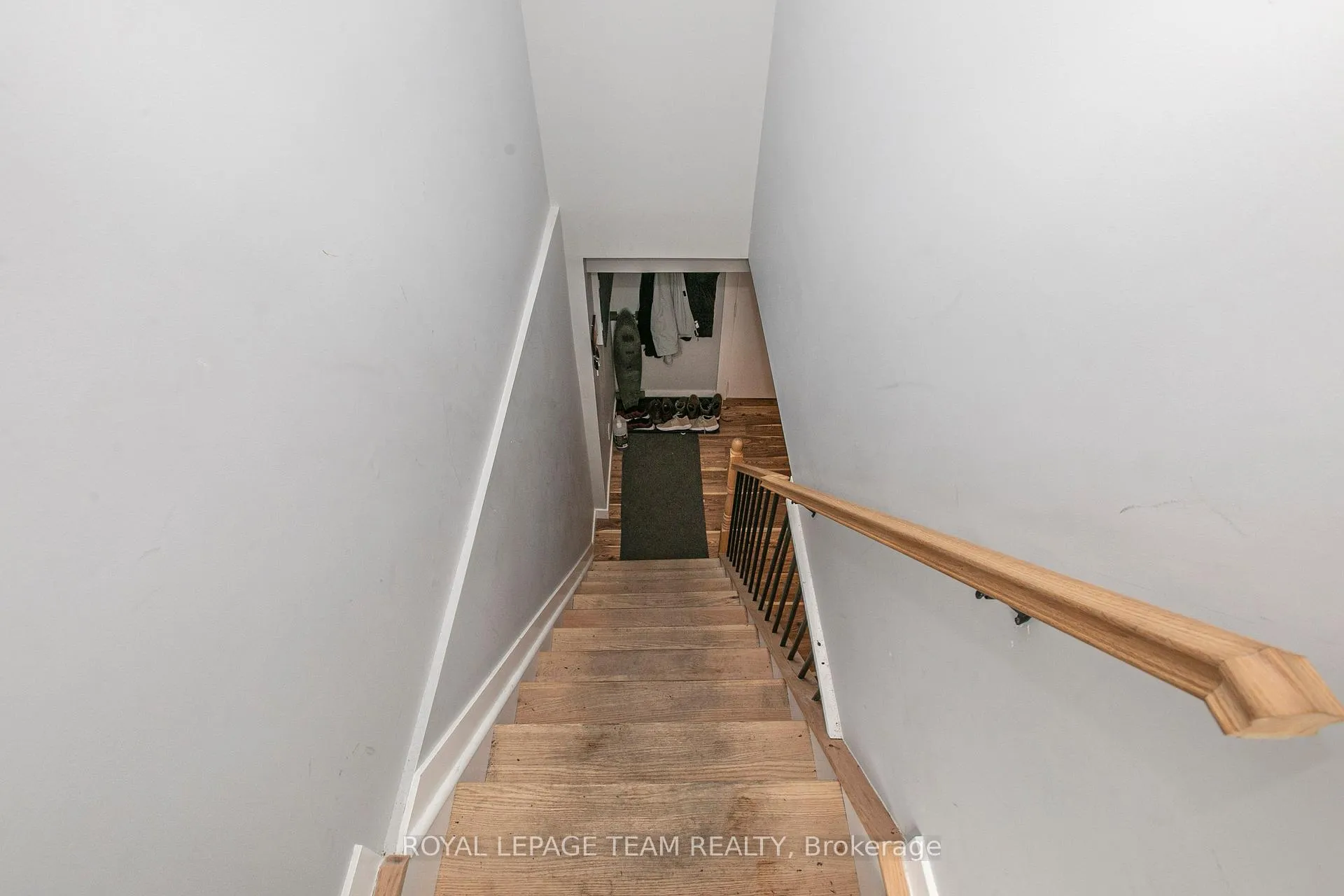 Photo 2 of Unit 2, 1579 Digby Street, Ottawa, Riverview Park — HOMEH