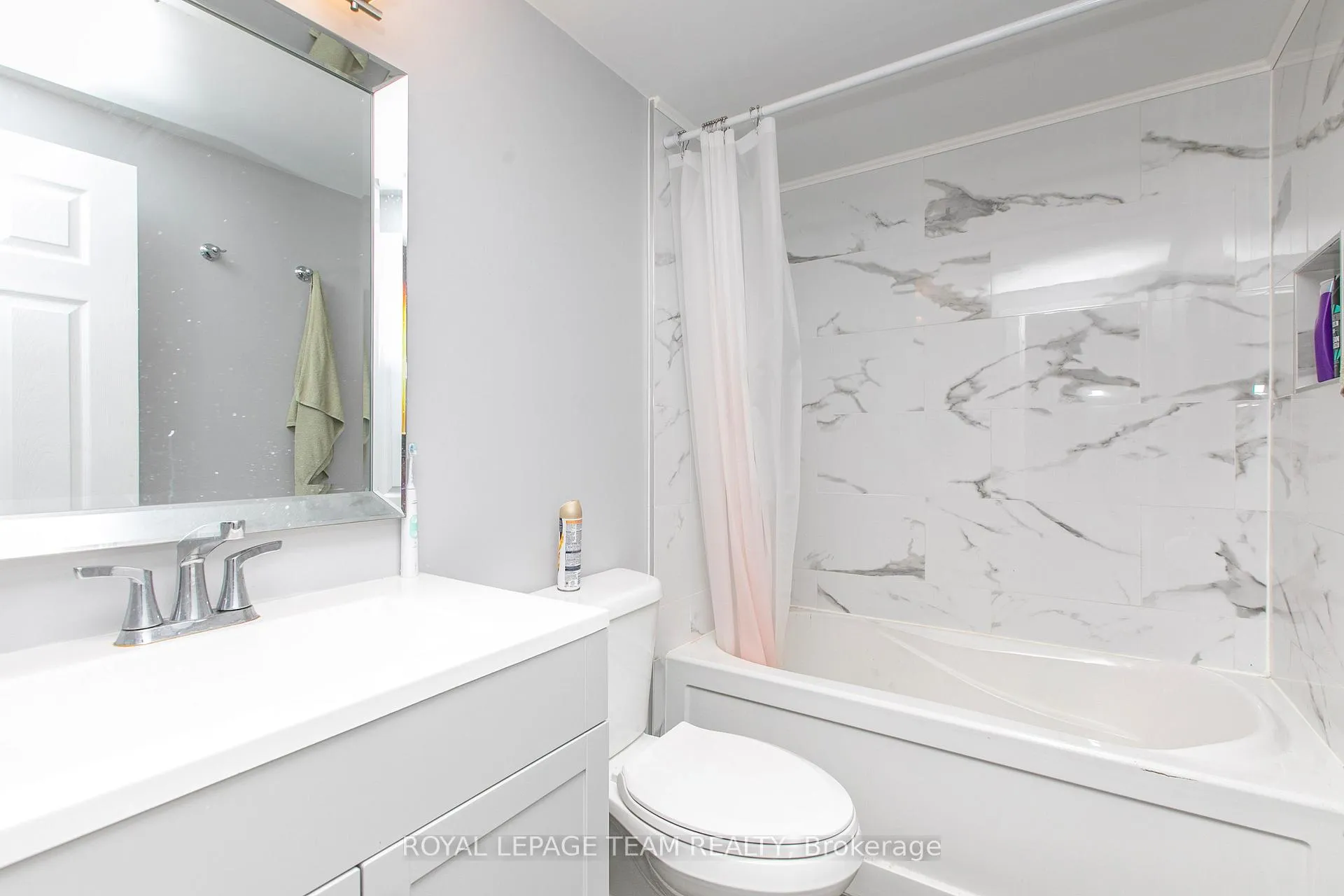 Photo 13 of Unit 2, 1579 Digby Street, Ottawa, Riverview Park — HOMEH