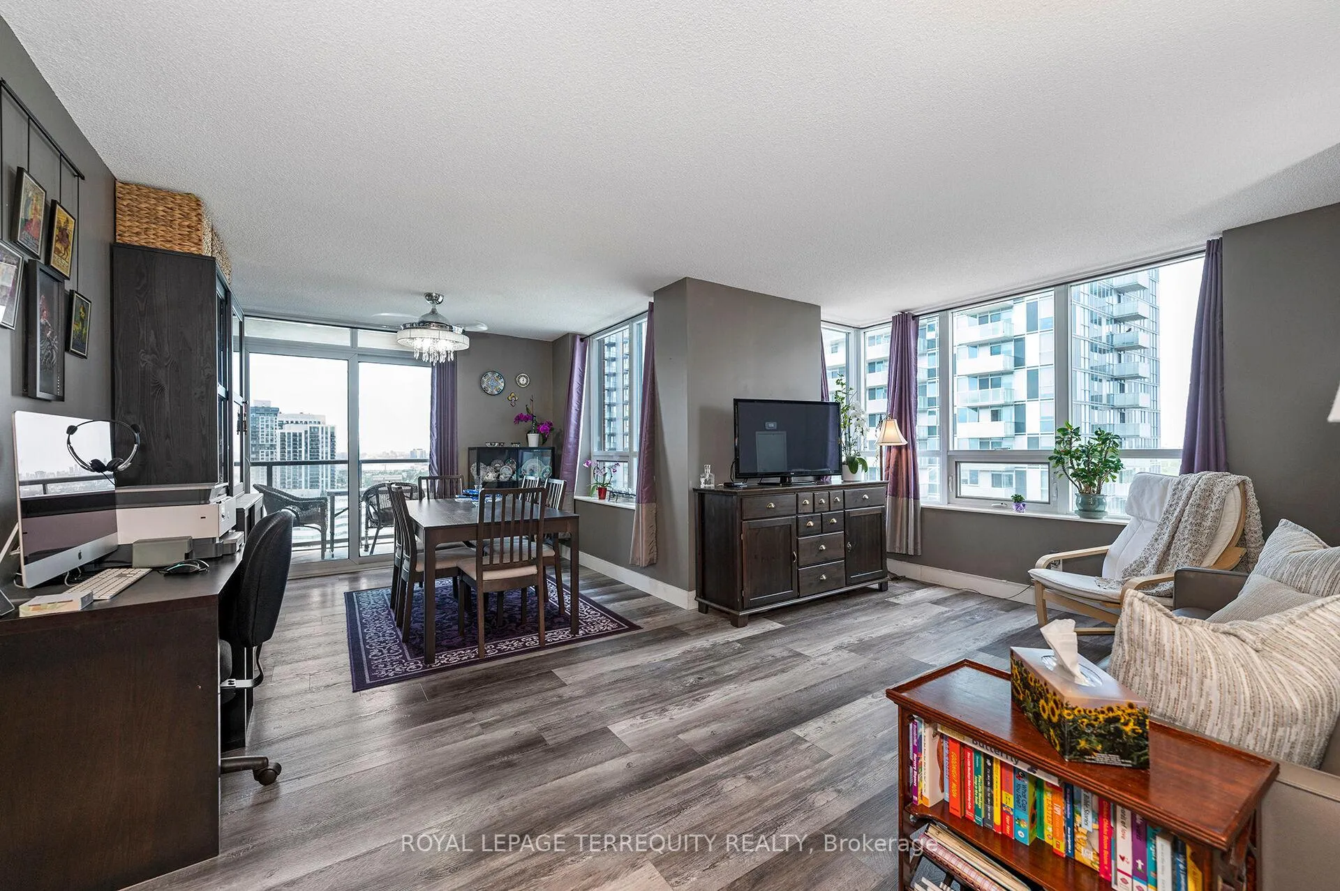 Photo 6 of Unit 2040, 35 Viking Lane, Etobicoke, Islington-City Centre West — HOMEH