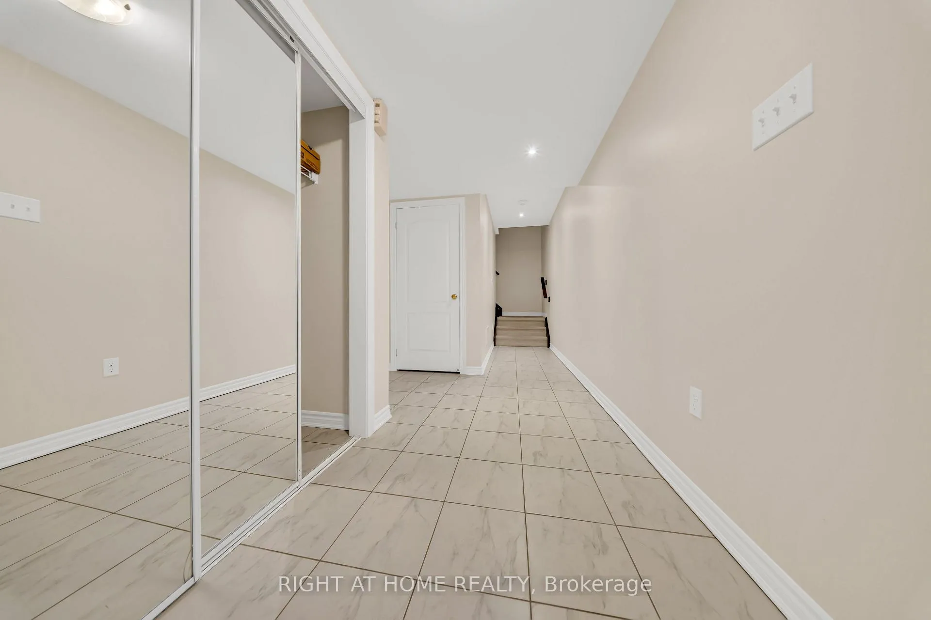 Photo 4 of Unit 84, 88 Decorso Drive, Guelph, Kortright East — HOMEH