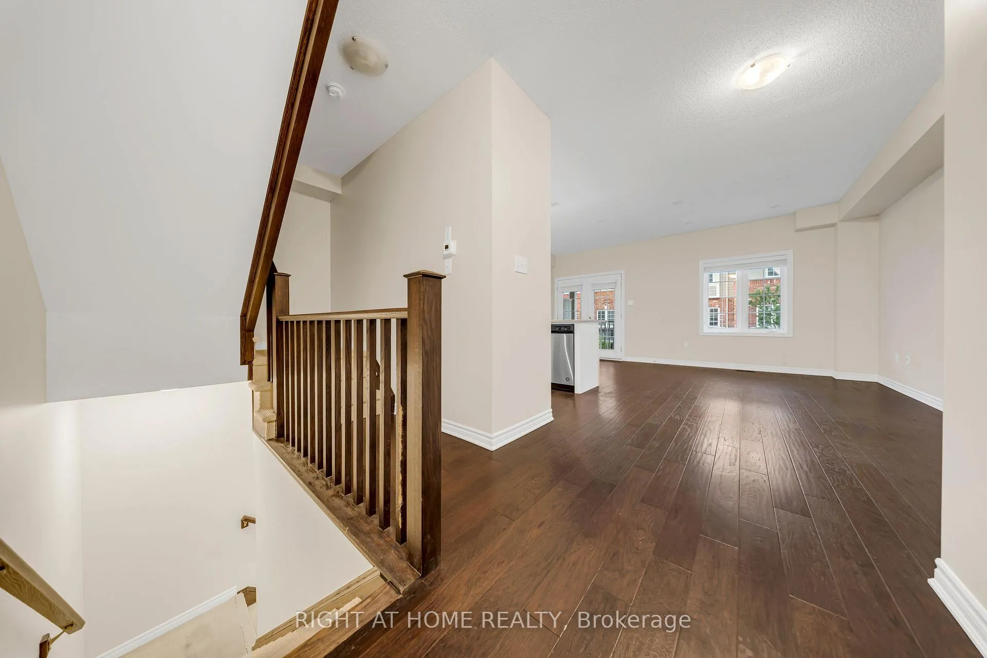 Photo 6 of Unit 84, 88 Decorso Drive, Guelph, Kortright East — HOMEH