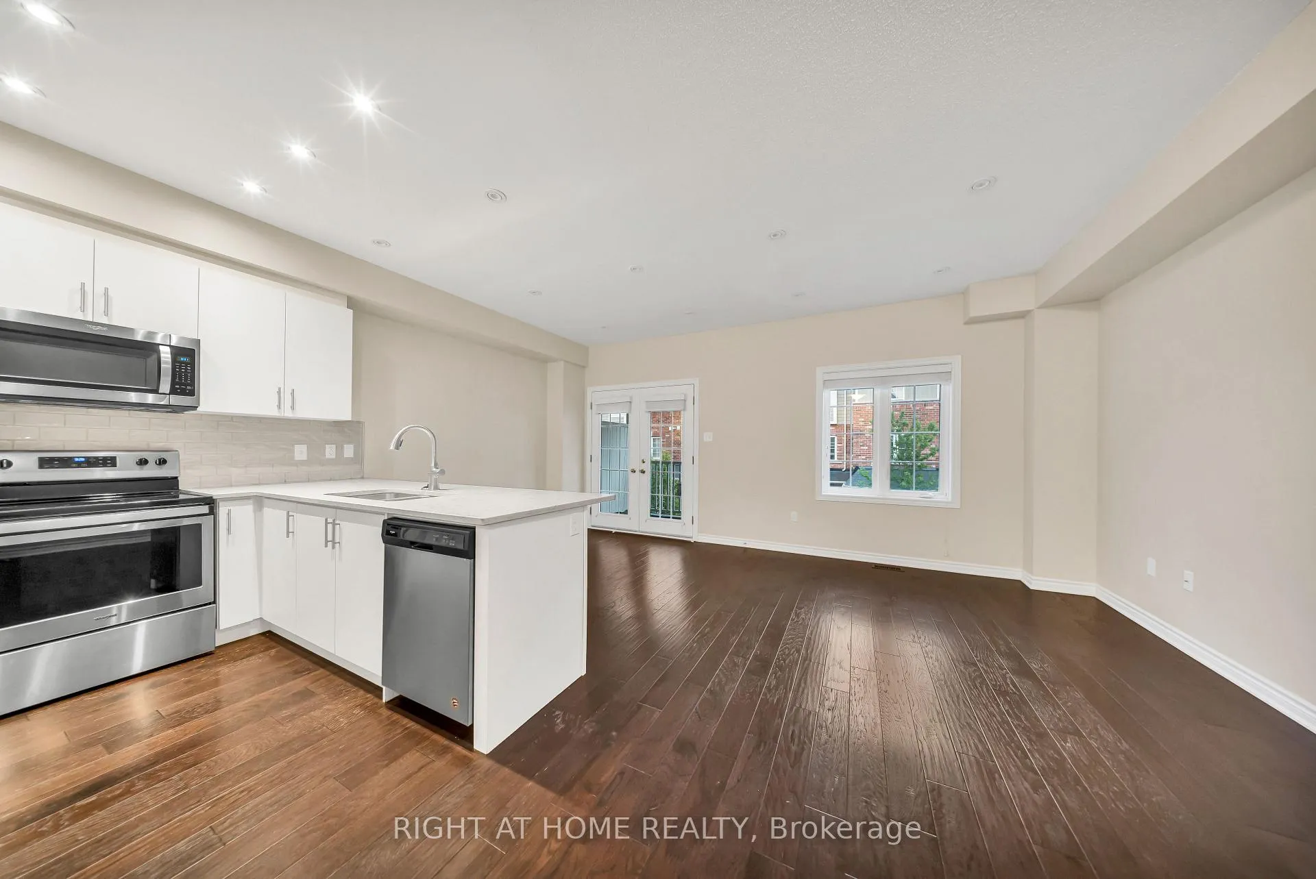 Photo 7 of Unit 84, 88 Decorso Drive, Guelph, Kortright East — HOMEH
