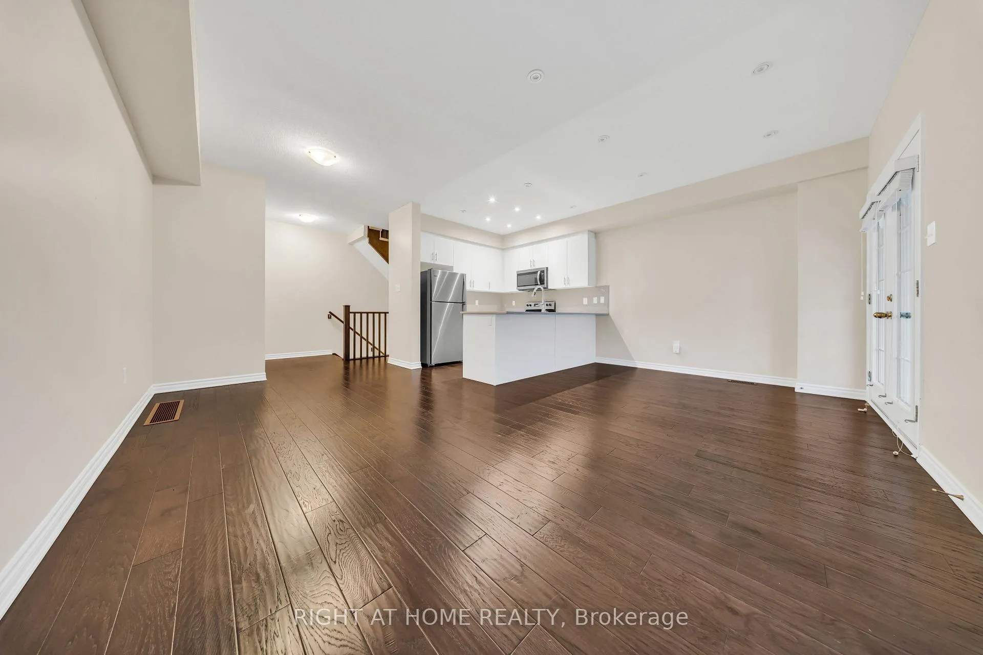 Photo 8 of Unit 84, 88 Decorso Drive, Guelph, Kortright East — HOMEH