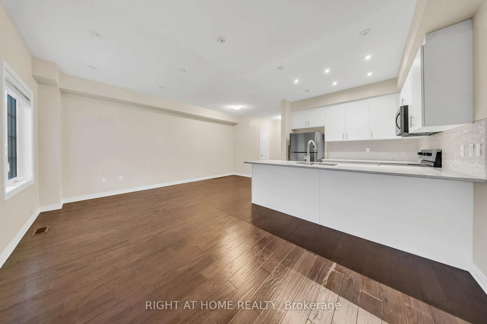 Photo 9 of Unit 84, 88 Decorso Drive, Guelph, Kortright East — HOMEH