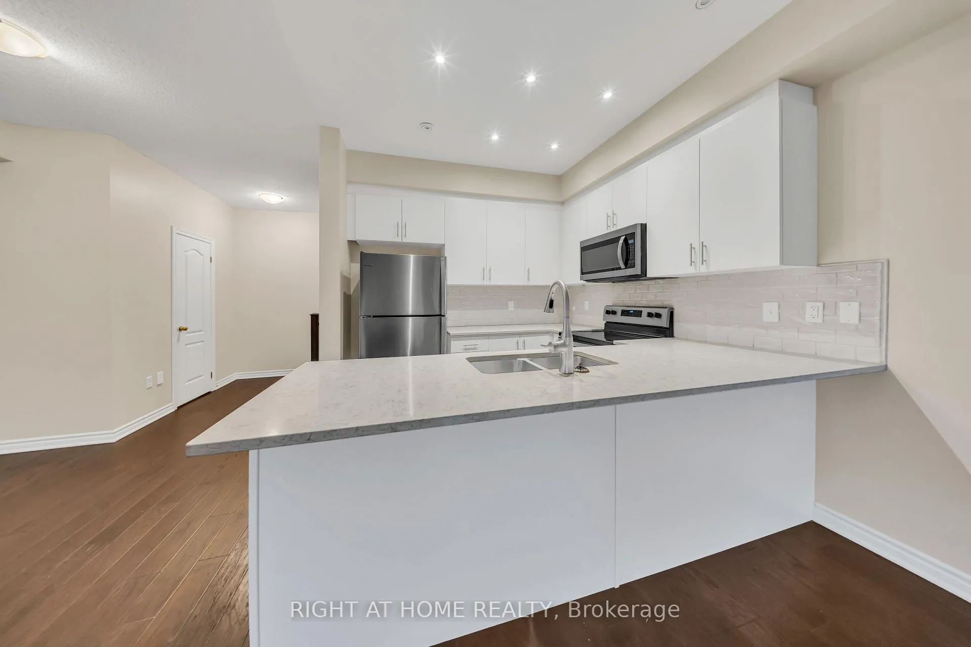 Photo 10 of Unit 84, 88 Decorso Drive, Guelph, Kortright East — HOMEH