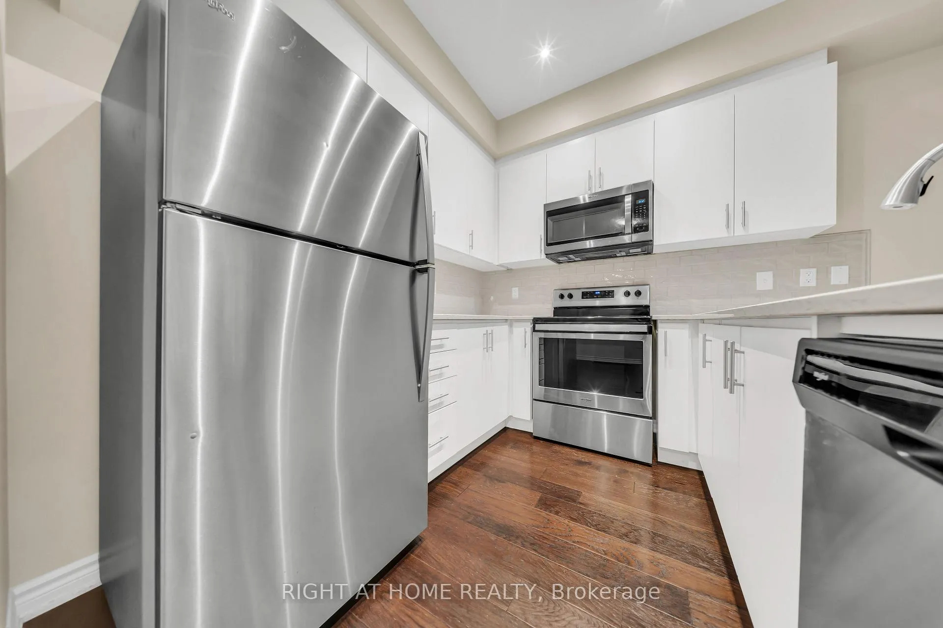 Photo 11 of Unit 84, 88 Decorso Drive, Guelph, Kortright East — HOMEH