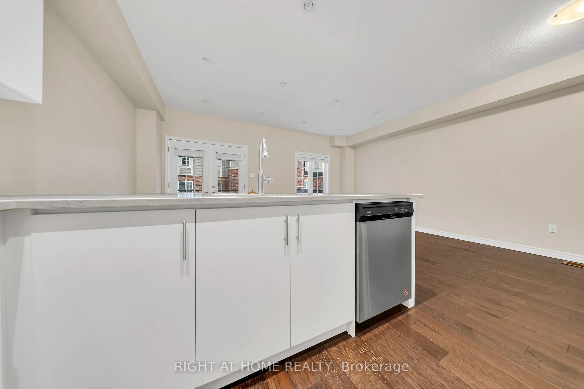 Photo 12 of Unit 84, 88 Decorso Drive, Guelph, Kortright East — HOMEH