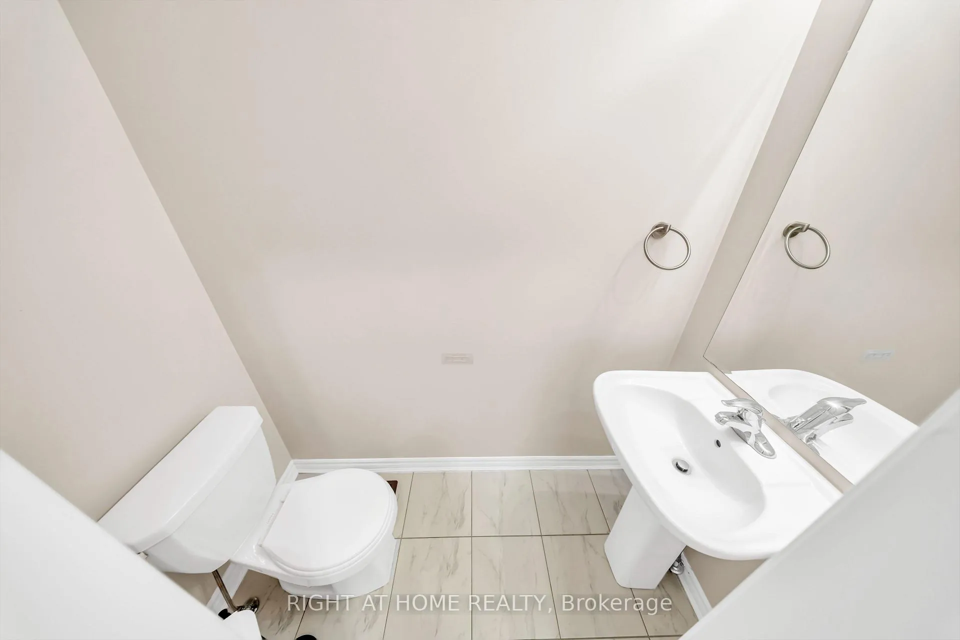 Photo 13 of Unit 84, 88 Decorso Drive, Guelph, Kortright East — HOMEH
